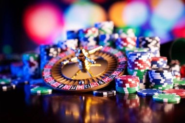 Payment method selection showing DANA, OVO, GoPay, and QRIS options for login hometogel deposits